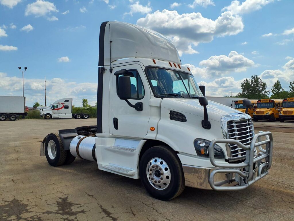 2018 Freightliner Cascadia 113 Single Axle Day Cab Truck – 410HP, 12