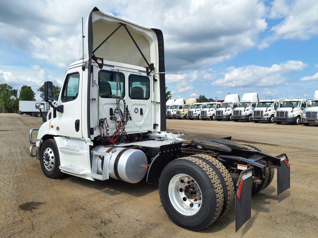 2018 Freightliner Cascadia 113 Single Axle Day Cab Truck – 410HP, 12