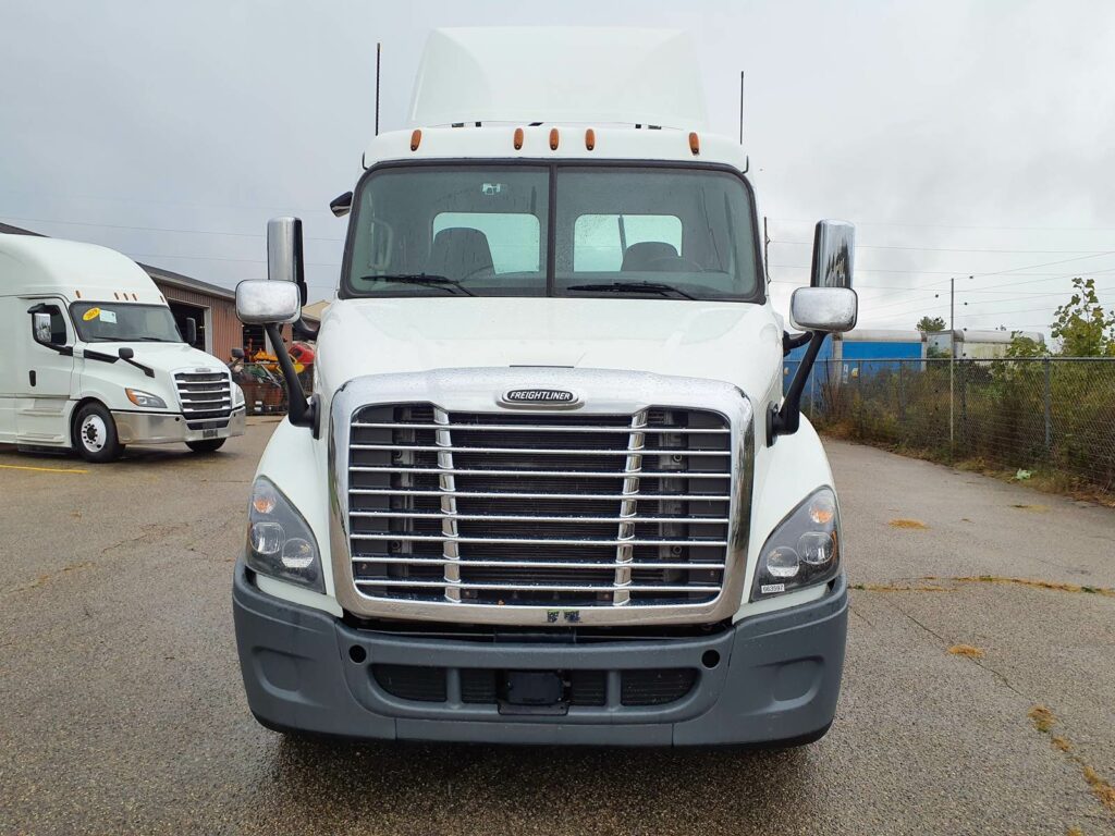 2016 Freightliner Cascadia 113 Single Axle Day Cab Truck – 400HP, 10 Speed Manual
