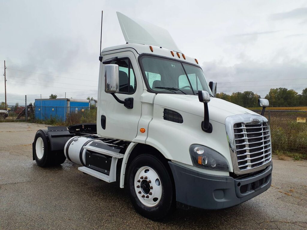 2016 Freightliner Cascadia 113 Single Axle Day Cab Truck – 400HP, 10 Speed Manual