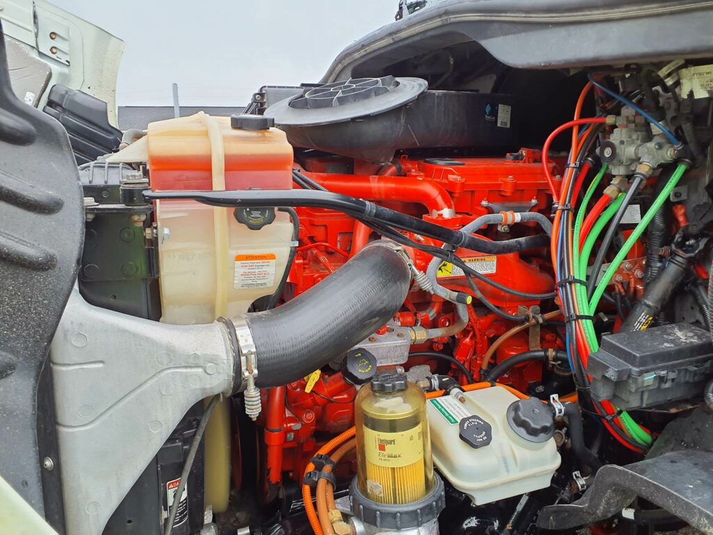 2016 Freightliner Cascadia 113 Single Axle Day Cab Truck – 400HP, 10 Speed Manual