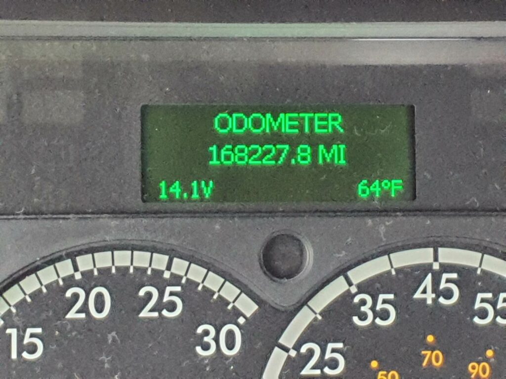 2016 Freightliner Cascadia 113 Single Axle Day Cab Truck – 400HP, 10 Speed Manual