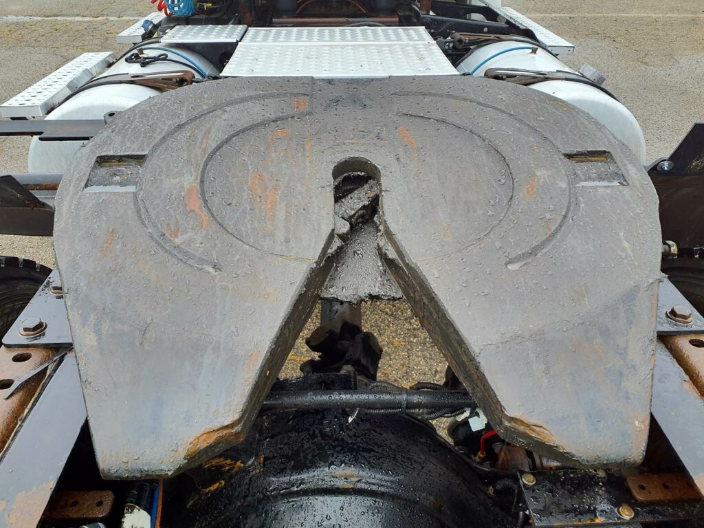 2016 Freightliner Cascadia 113 Single Axle Day Cab Truck – 400HP, 10 Speed Manual