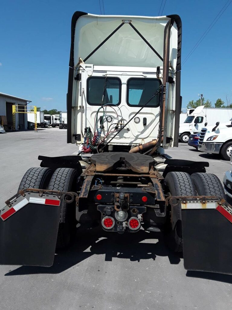 2018 Freightliner Cascadia 113 Single Axle Day Cab Truck – 450HP, 12