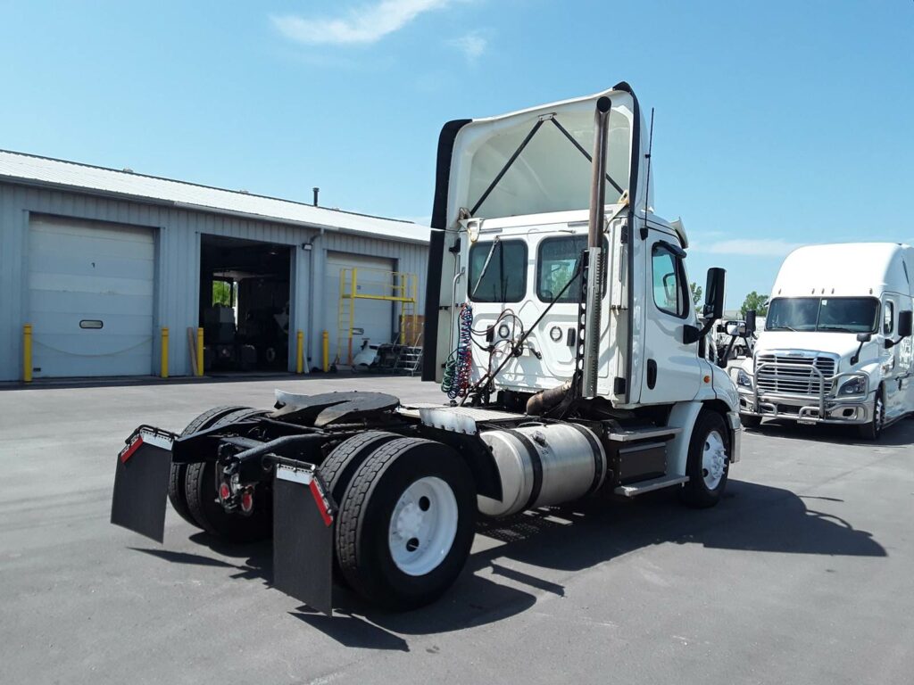 2018 Freightliner Cascadia 113 Single Axle Day Cab Truck – 450HP, 12