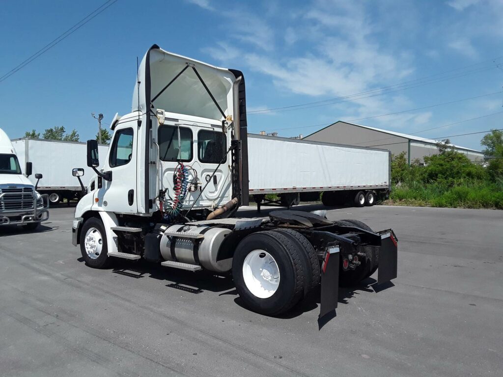 2018 Freightliner Cascadia 113 Single Axle Day Cab Truck – 450HP, 12