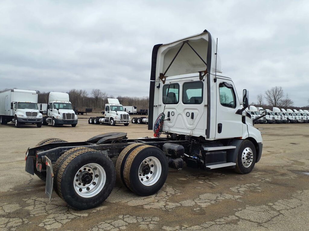 2019 Freightliner Cascadia 116 Day Cab Truck – 410HP, 12