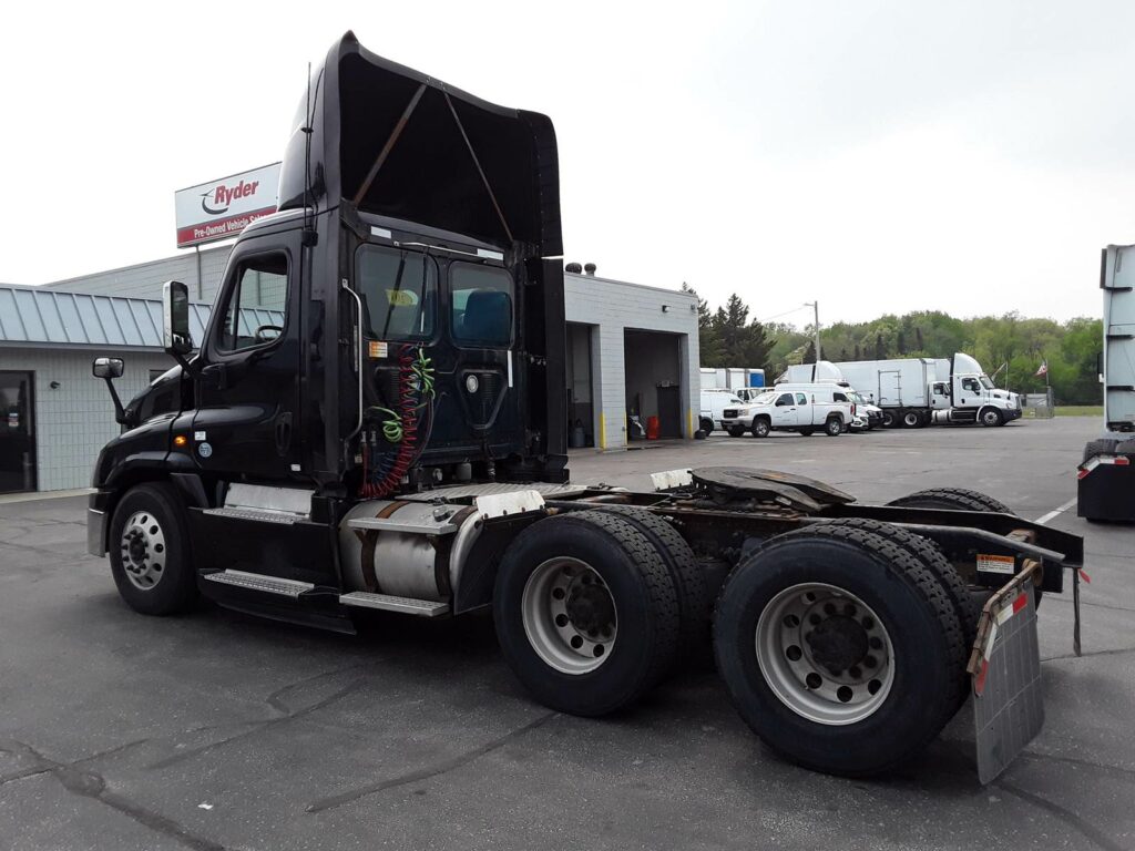 2015 Freightliner Cascadia 125 Day Cab Truck – 400HP, 10