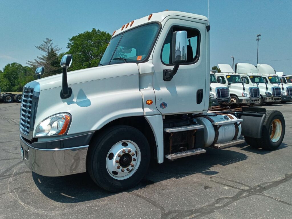 2016 Freightliner Cascadia 125 Single Axle Day Cab Truck – 410HP, 10 Speed Manual