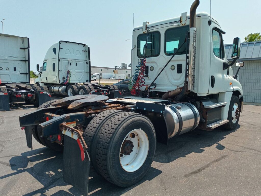 2016 Freightliner Cascadia 125 Single Axle Day Cab Truck – 410HP, 10 Speed Manual