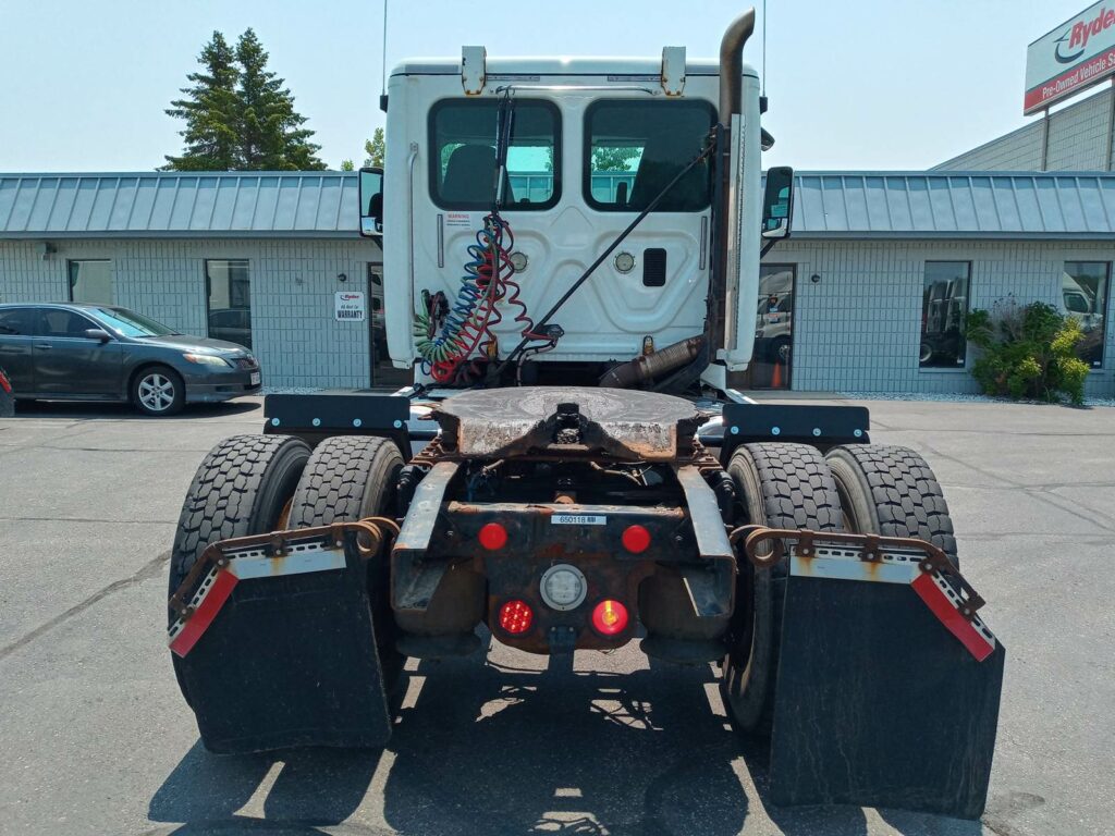 2016 Freightliner Cascadia 125 Single Axle Day Cab Truck – 410HP, 10 Speed Manual