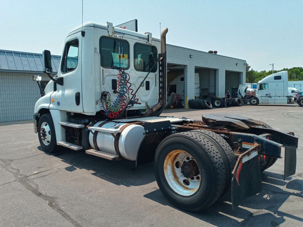 2016 Freightliner Cascadia 125 Single Axle Day Cab Truck – 410HP, 10 Speed Manual
