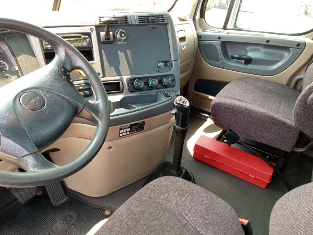 2016 Freightliner Cascadia 125 Single Axle Day Cab Truck – 410HP, 10 Speed Manual