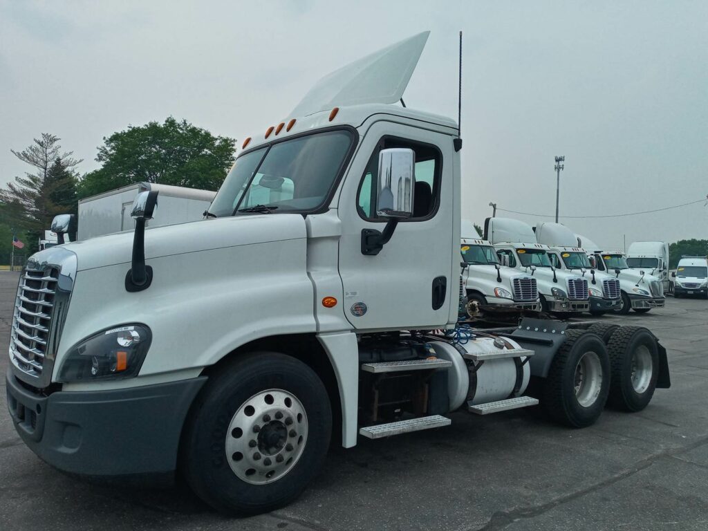 2018 Freightliner Cascadia 125 Day Cab Truck – 410HP, 12