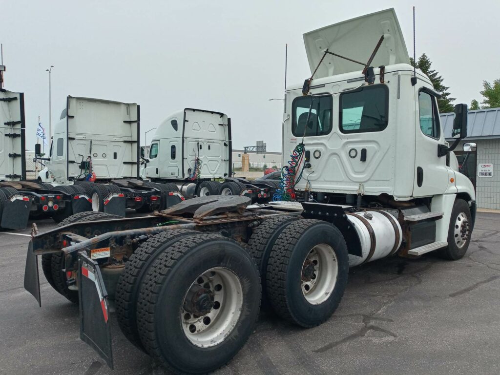 2018 Freightliner Cascadia 125 Day Cab Truck – 410HP, 12