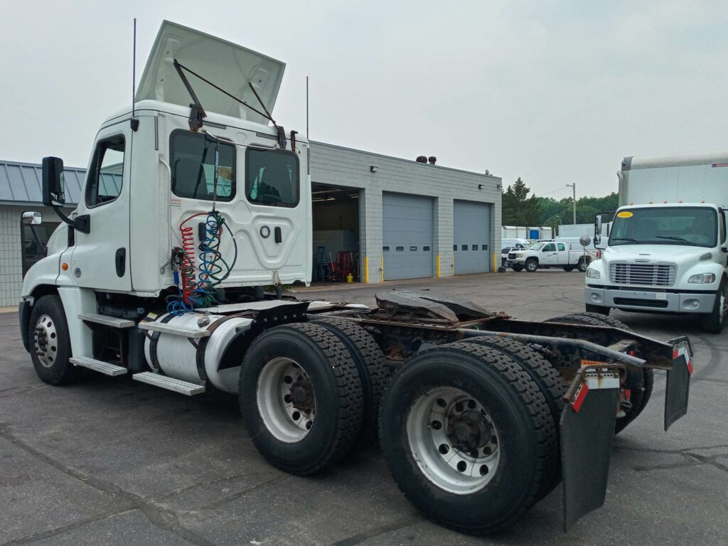 2018 Freightliner Cascadia 125 Day Cab Truck – 410HP, 12