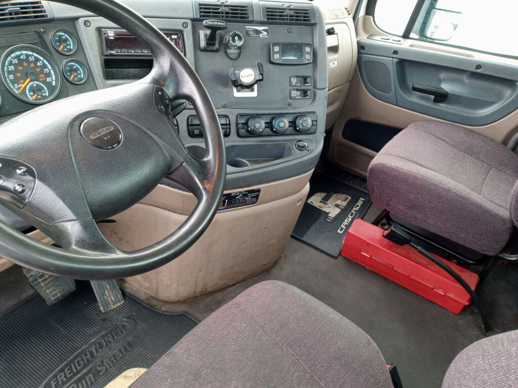 2018 Freightliner Cascadia 125 Day Cab Truck – 410HP, 12