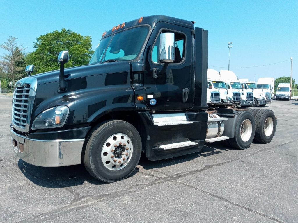 2017 Freightliner Cascadia 125 Day Cab Truck – 400HP, 10
