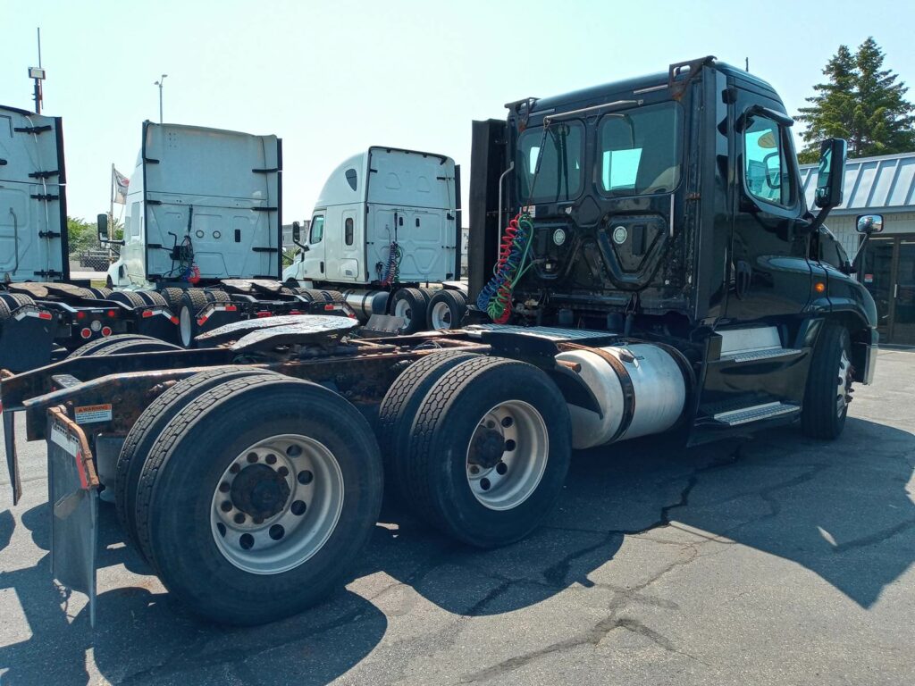 2017 Freightliner Cascadia 125 Day Cab Truck – 400HP, 10