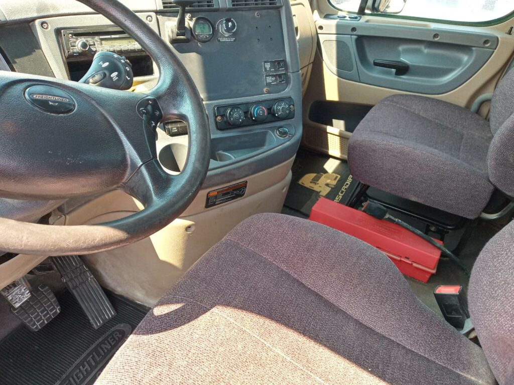 2017 Freightliner Cascadia 125 Day Cab Truck – 400HP, 10