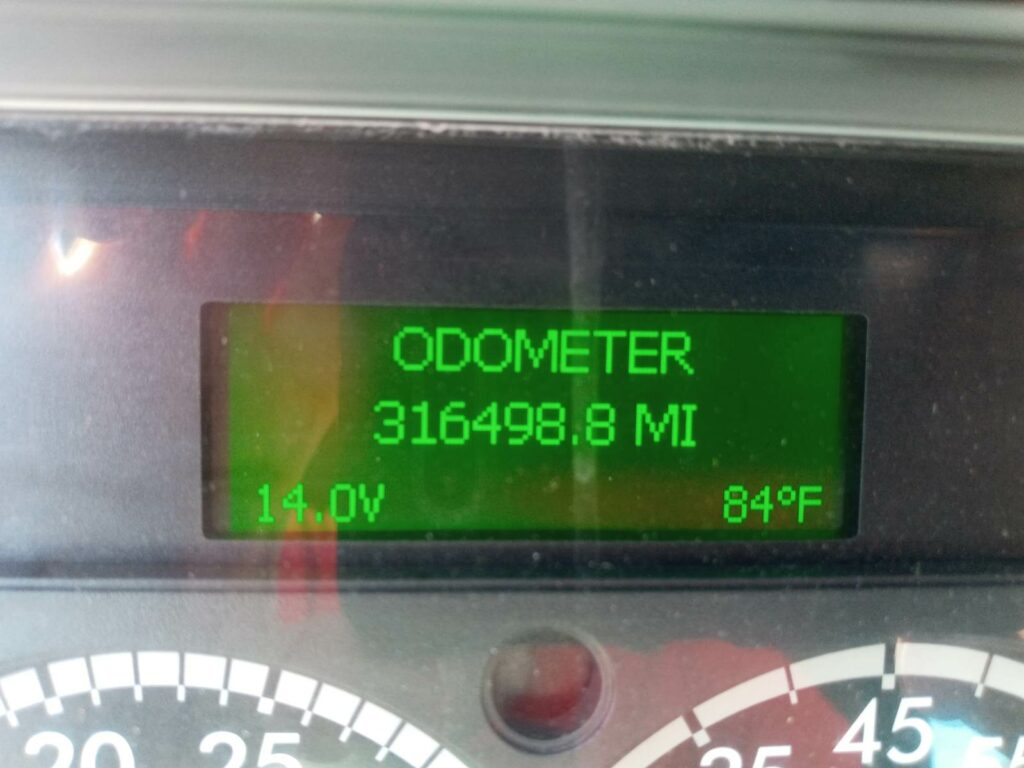 2017 Freightliner Cascadia 125 Day Cab Truck – 400HP, 10