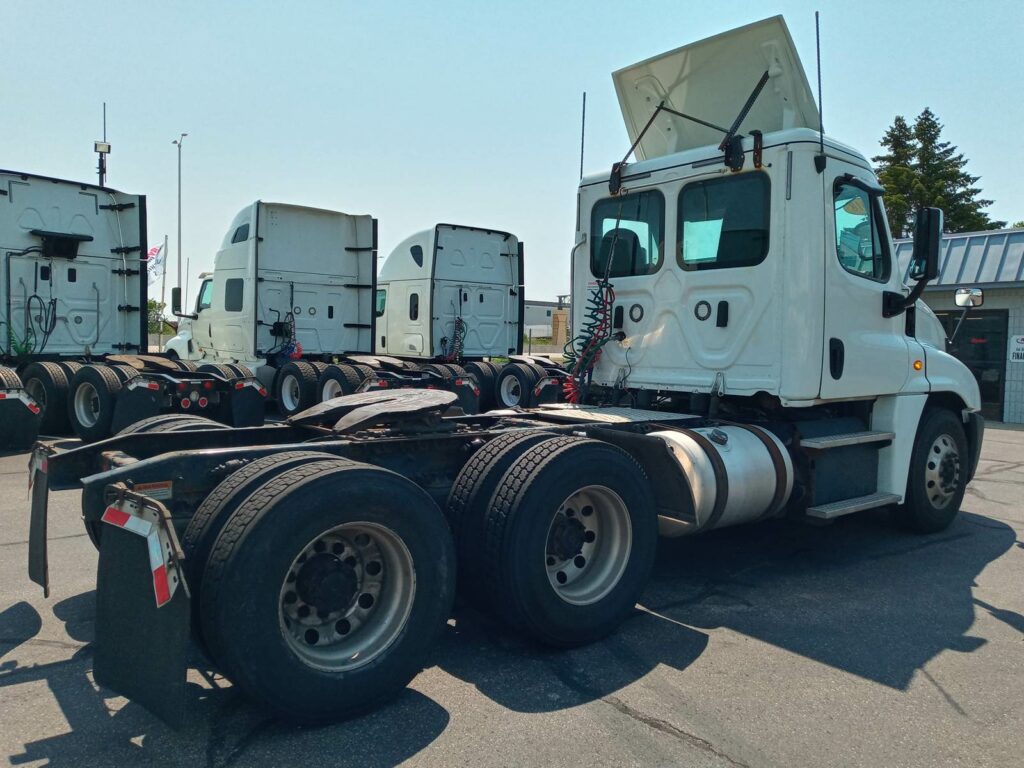 2018 Freightliner Cascadia 125 Day Cab Truck – 410HP, 12