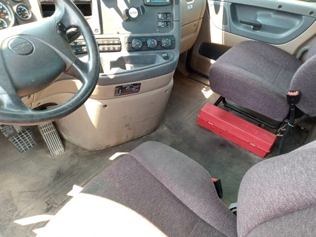 2018 Freightliner Cascadia 125 Day Cab Truck – 410HP, 12