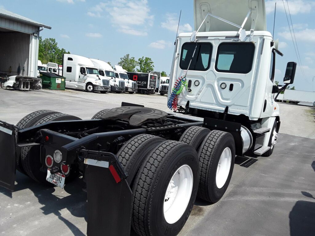 2018 Freightliner Cascadia 125 Day Cab Truck – 455HP, 12