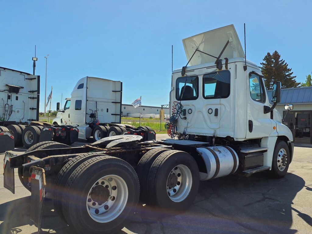 2018 Freightliner Cascadia 125 Day Cab Truck – 410HP, 12