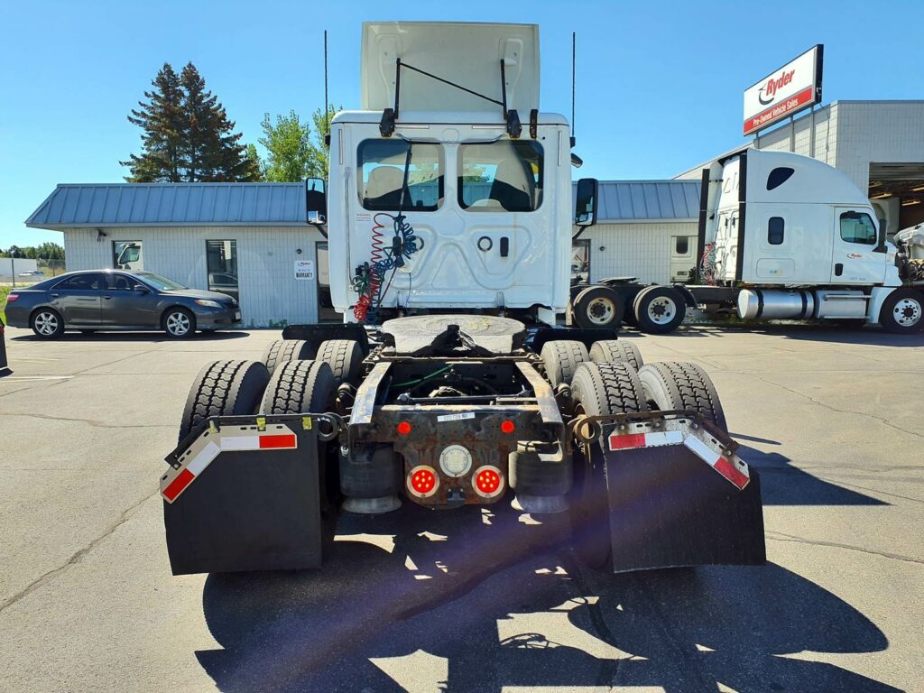 2018 Freightliner Cascadia 125 Day Cab Truck – 410HP, 12
