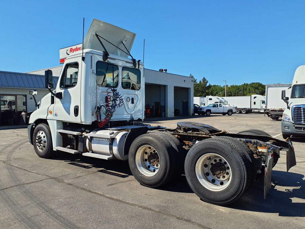 2018 Freightliner Cascadia 125 Day Cab Truck – 410HP, 12