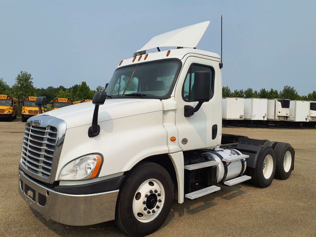 2016 Freightliner Cascadia 125 Day Cab Truck – 475HP, 10 Speed Manual