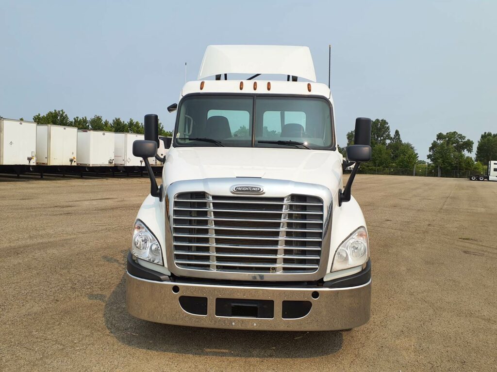 2016 Freightliner Cascadia 125 Day Cab Truck – 475HP, 10 Speed Manual