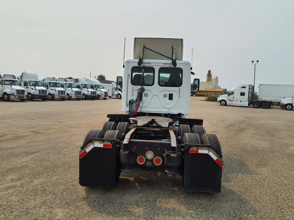 2016 Freightliner Cascadia 125 Day Cab Truck – 475HP, 10 Speed Manual