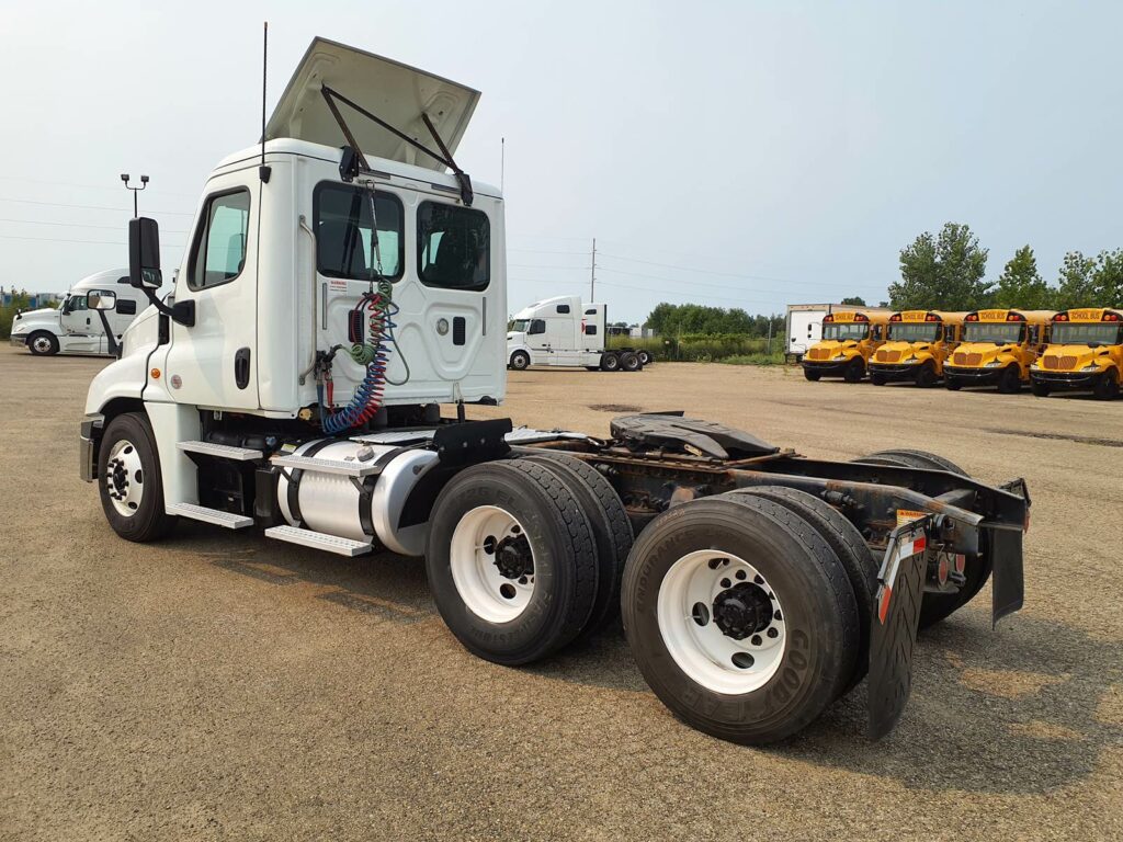 2016 Freightliner Cascadia 125 Day Cab Truck – 475HP, 10 Speed Manual