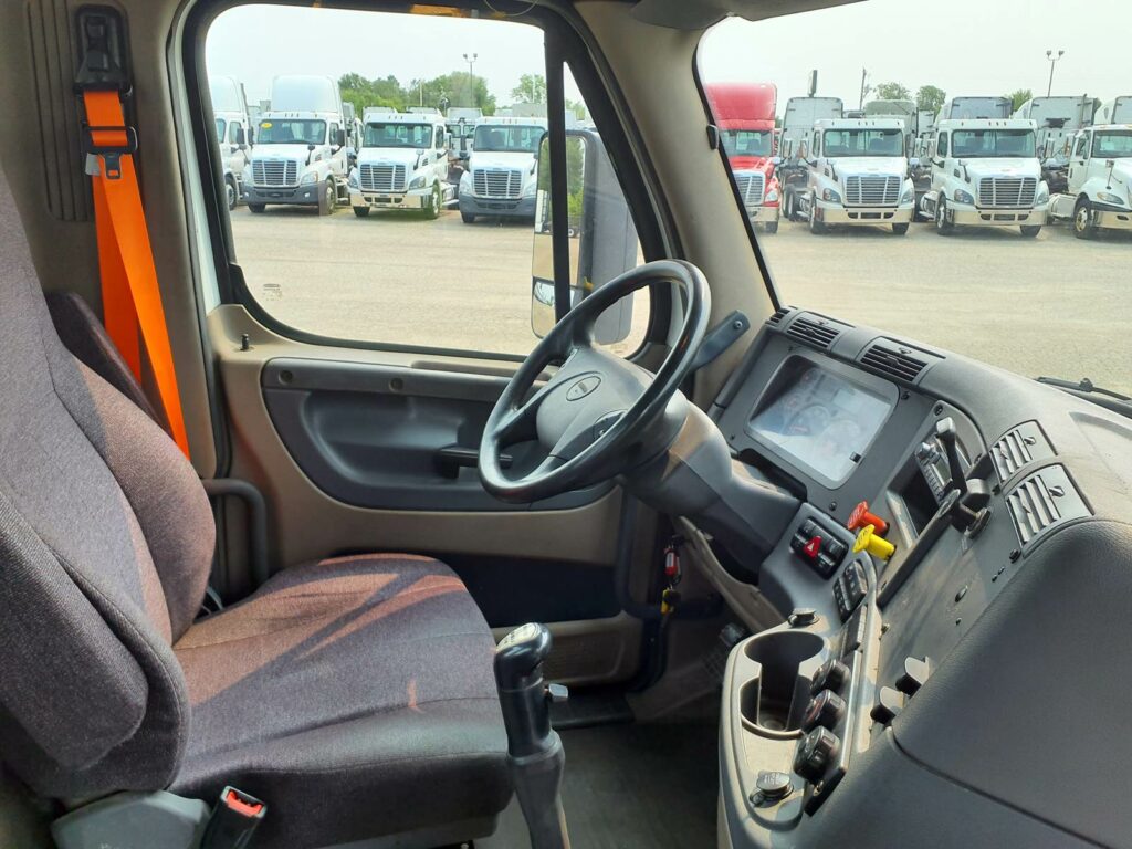 2016 Freightliner Cascadia 125 Day Cab Truck – 475HP, 10 Speed Manual