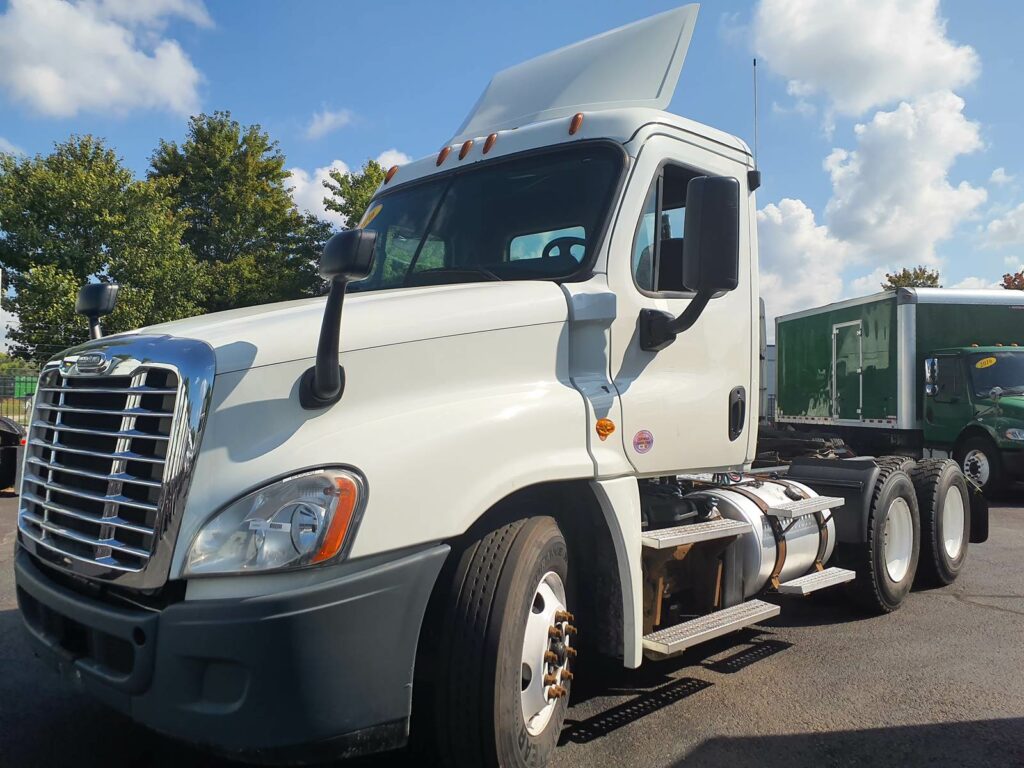 2016 Freightliner Cascadia 125 Day Cab Truck – 450HP, 10 Speed Manual