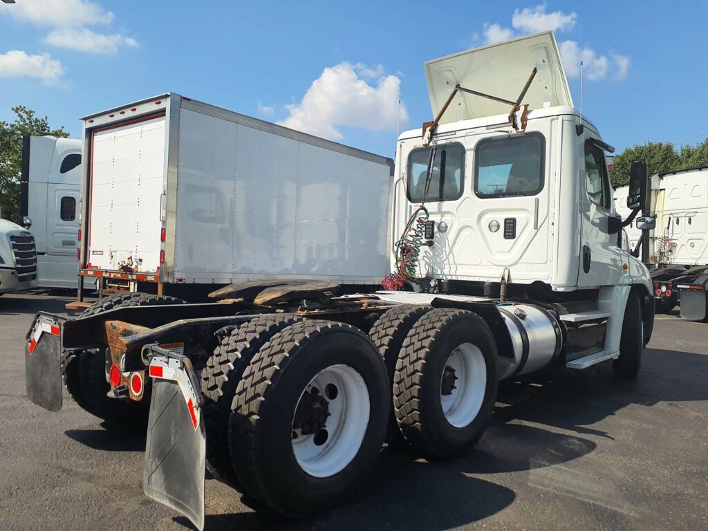 2016 Freightliner Cascadia 125 Day Cab Truck – 450HP, 10 Speed Manual