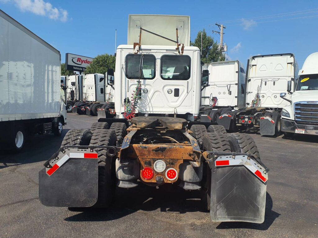 2016 Freightliner Cascadia 125 Day Cab Truck – 450HP, 10 Speed Manual