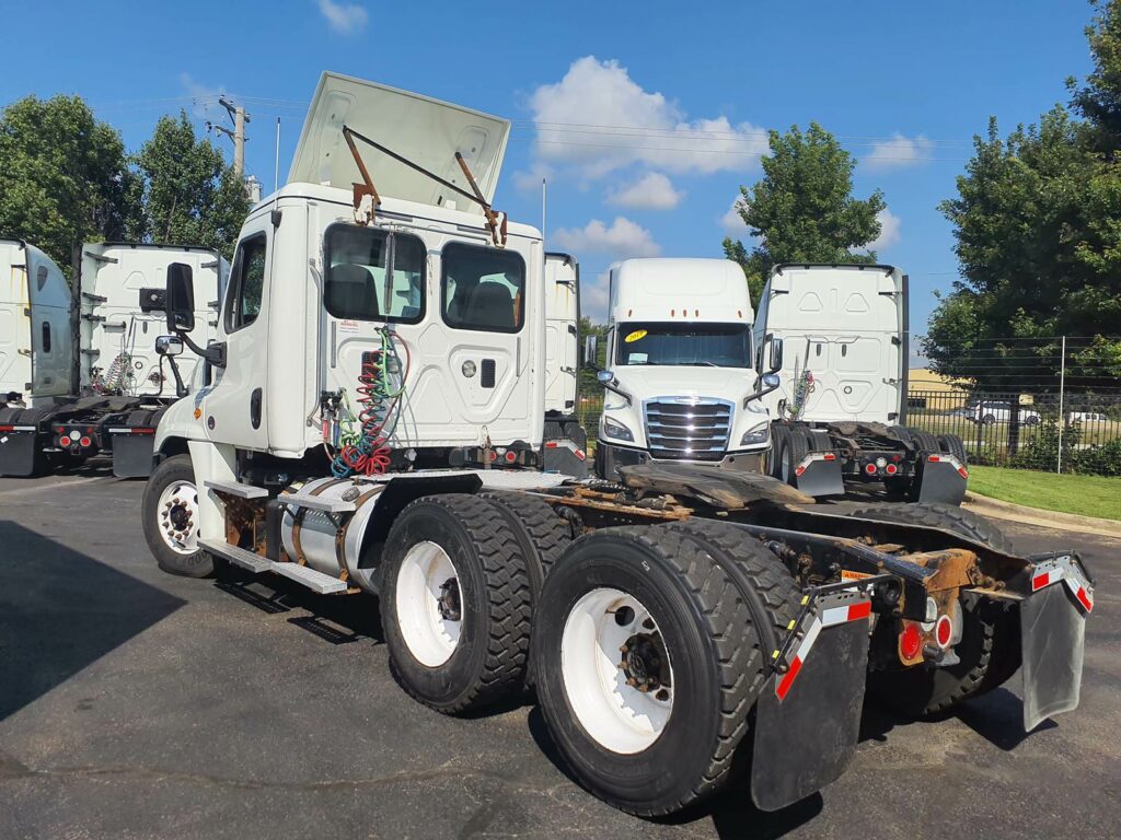 2016 Freightliner Cascadia 125 Day Cab Truck – 450HP, 10 Speed Manual