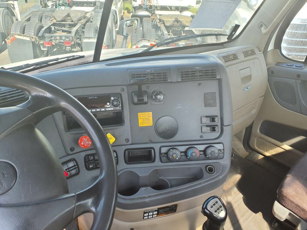 2016 Freightliner Cascadia 125 Day Cab Truck – 450HP, 10 Speed Manual