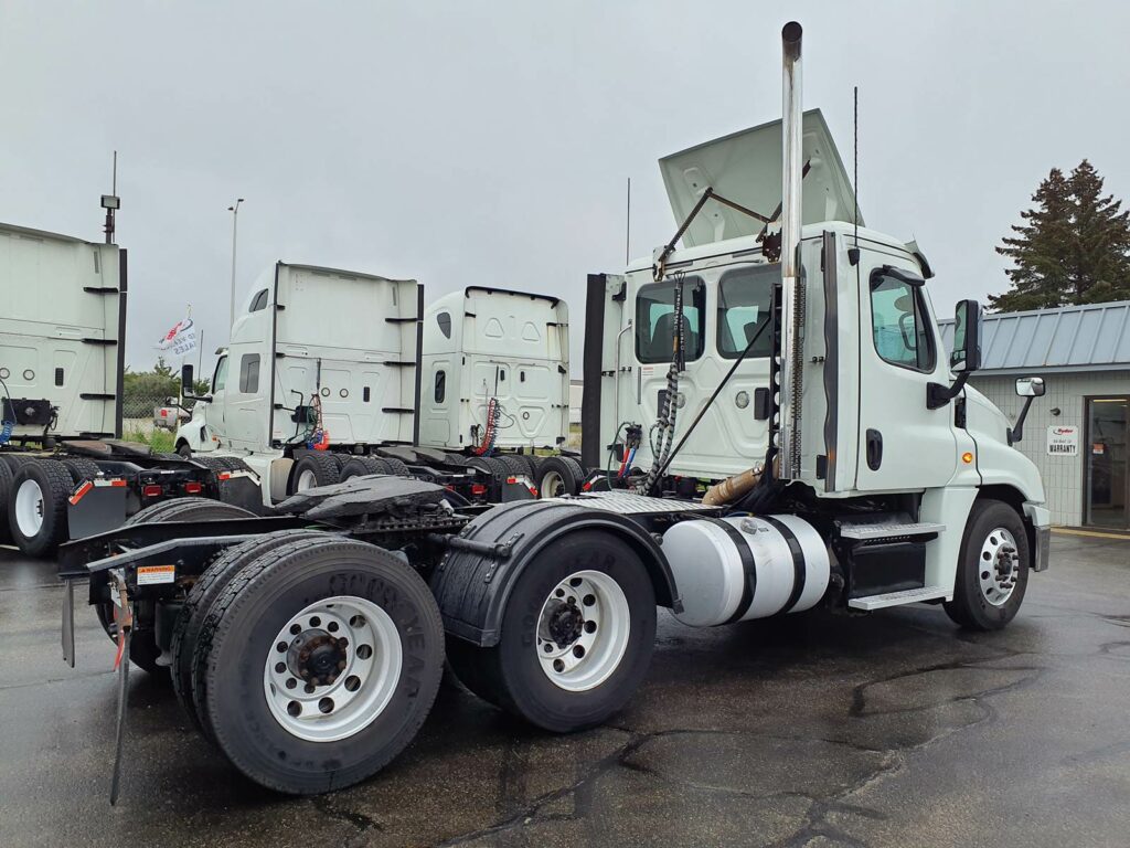 2017 Freightliner Cascadia 125 Day Cab Truck – 450HP, 10 Speed Manual