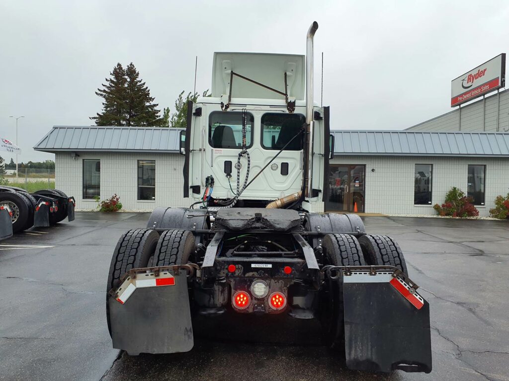 2017 Freightliner Cascadia 125 Day Cab Truck – 450HP, 10 Speed Manual