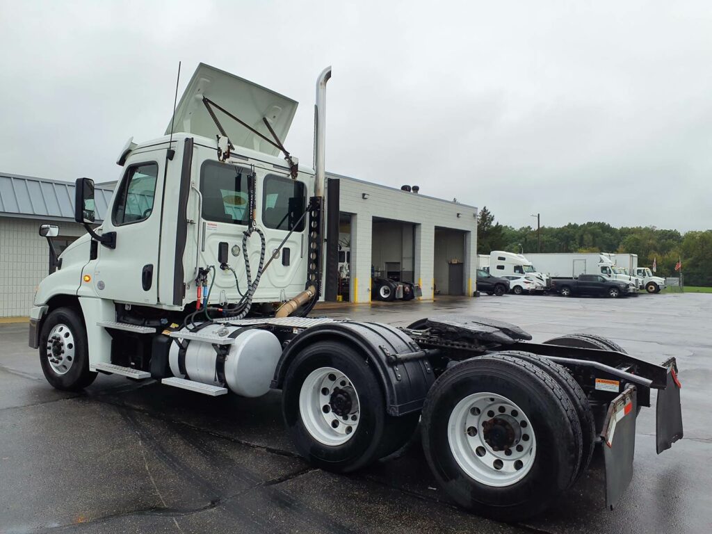 2017 Freightliner Cascadia 125 Day Cab Truck – 450HP, 10 Speed Manual