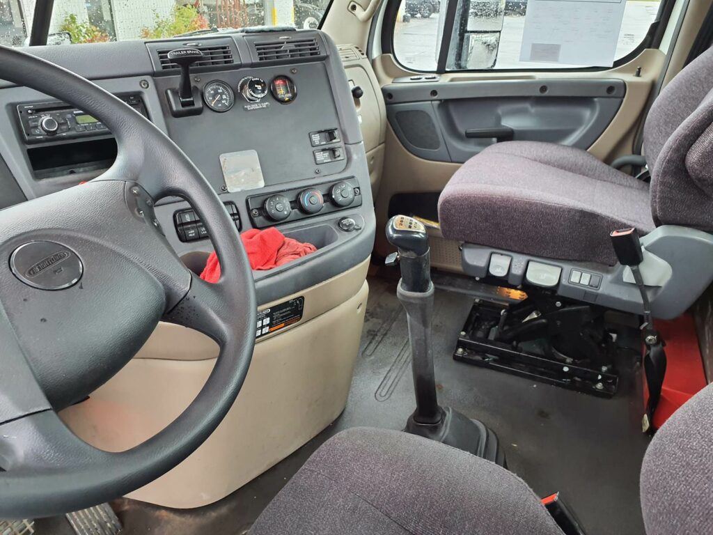 2017 Freightliner Cascadia 125 Day Cab Truck – 450HP, 10 Speed Manual