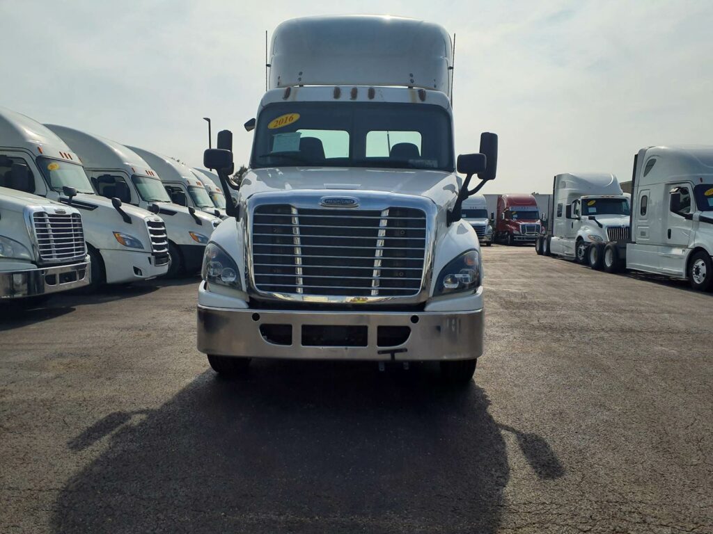 2016 Freightliner Cascadia 125 Day Cab Truck – 400HP, 10