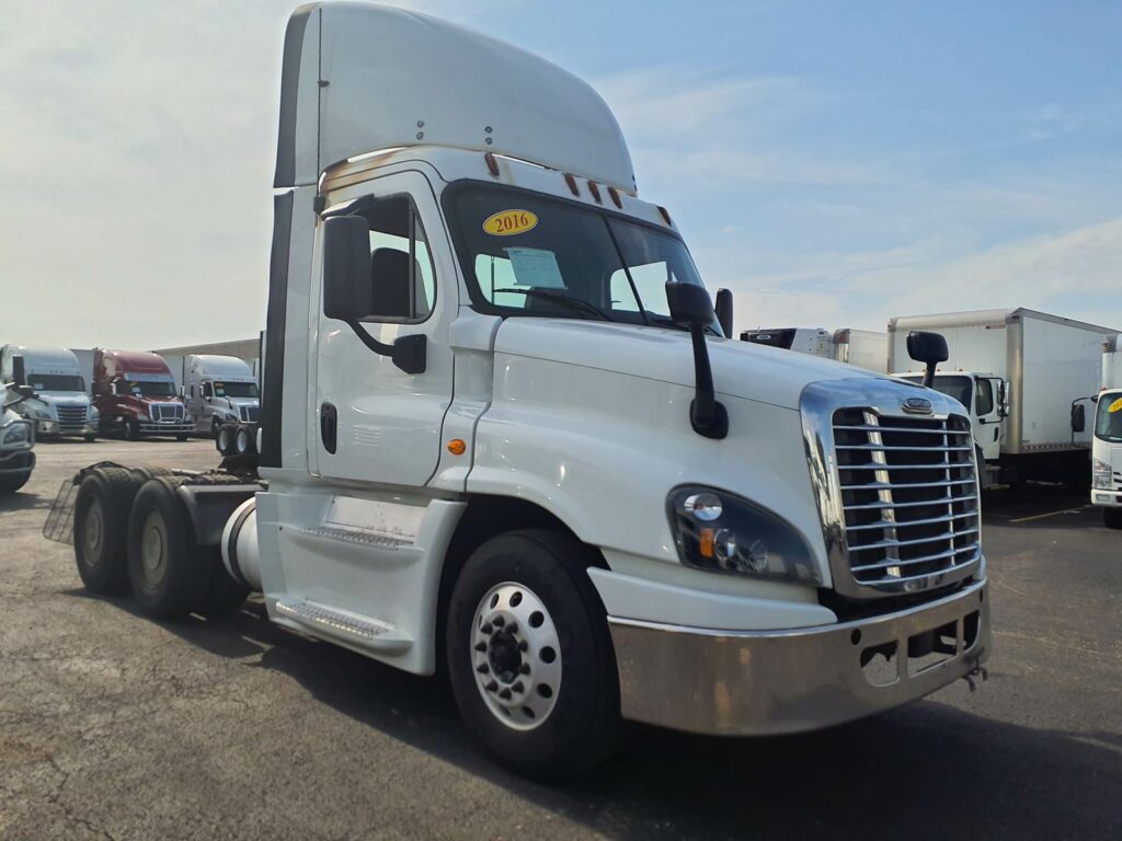 2016 Freightliner Cascadia 125 Day Cab Truck – 400HP, 10