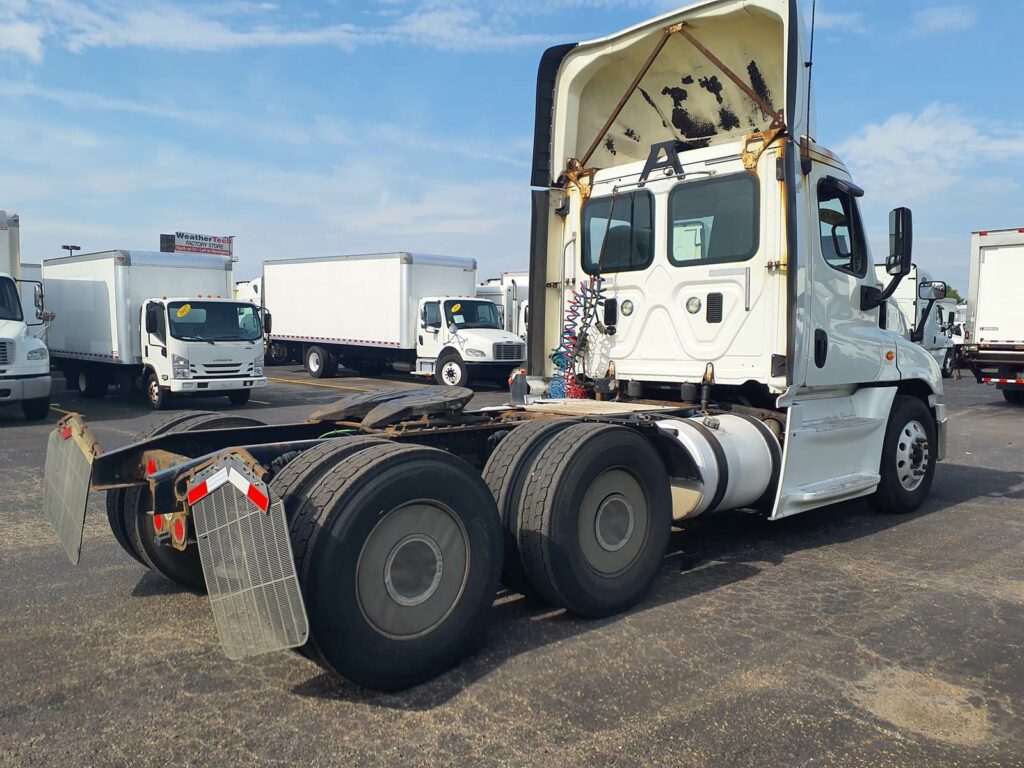 2016 Freightliner Cascadia 125 Day Cab Truck – 400HP, 10
