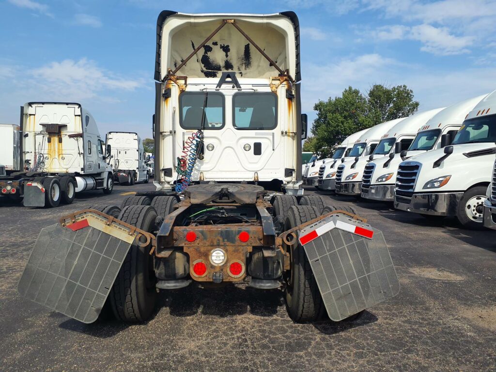 2016 Freightliner Cascadia 125 Day Cab Truck – 400HP, 10