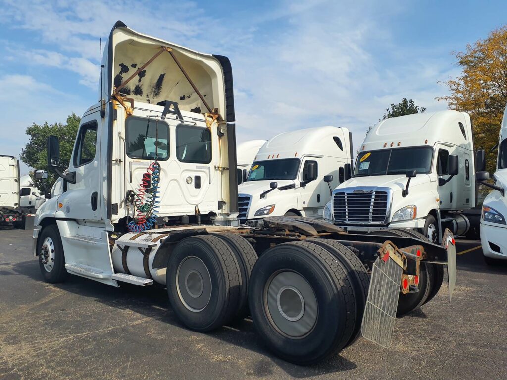 2016 Freightliner Cascadia 125 Day Cab Truck – 400HP, 10